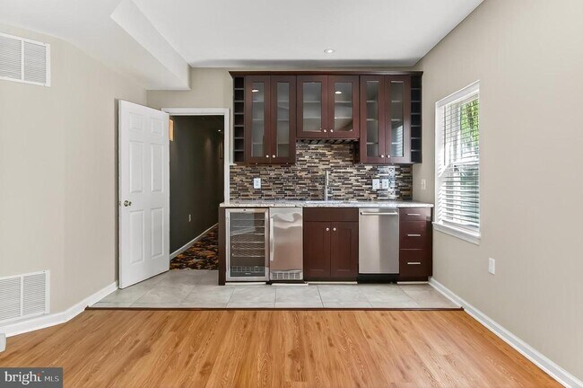 Building Photo - 2410 Dakota Lakes Dr