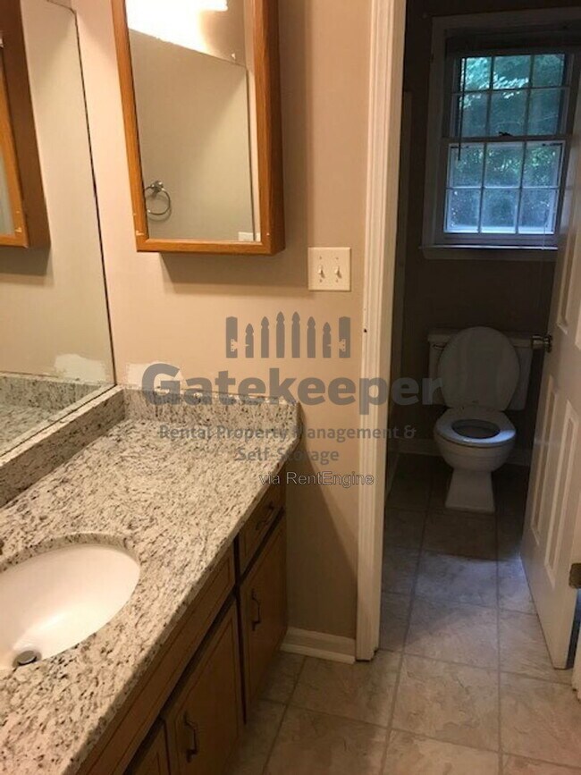Building Photo - 207 Meadow Run