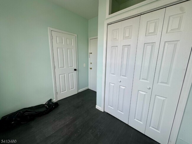 Building Photo - 318 Ampere Pkwy