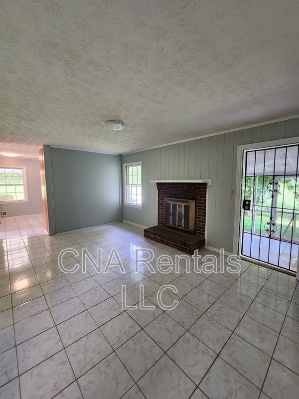 Building Photo - 626 Honeybear Ln