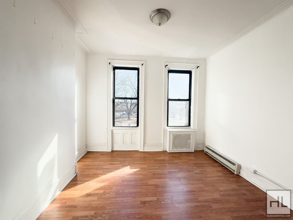 Building Photo - STARR STREET / Spacious Bushwick 2-Bed 1-Bath / Amazing Location