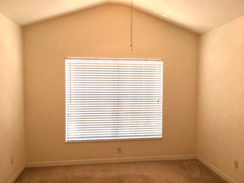 Building Photo - 8361 Village Edge Cir