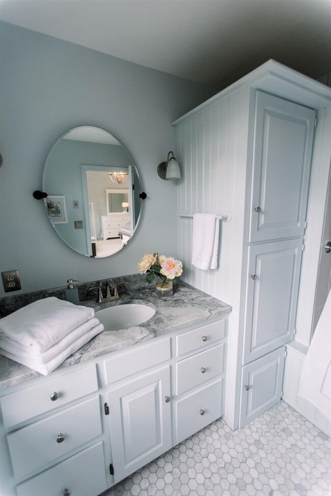 Building Photo - 199 Upland Farm Rd