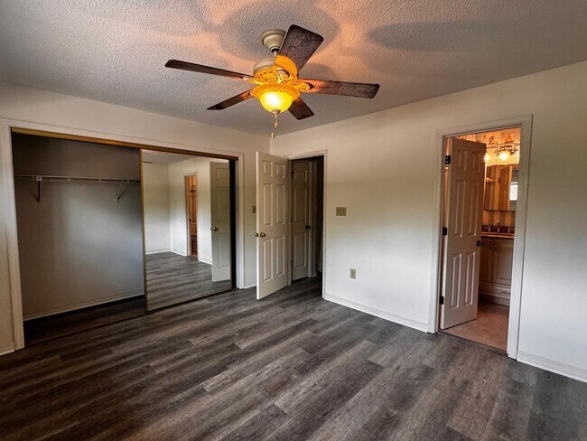 Building Photo - 806 Regatta Dr