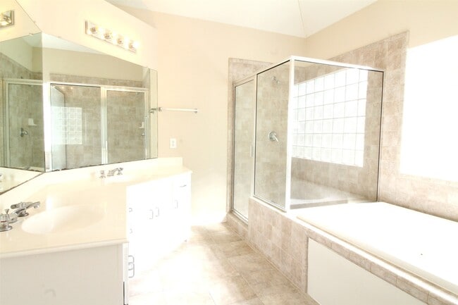 Building Photo - 3031 Buttercup St