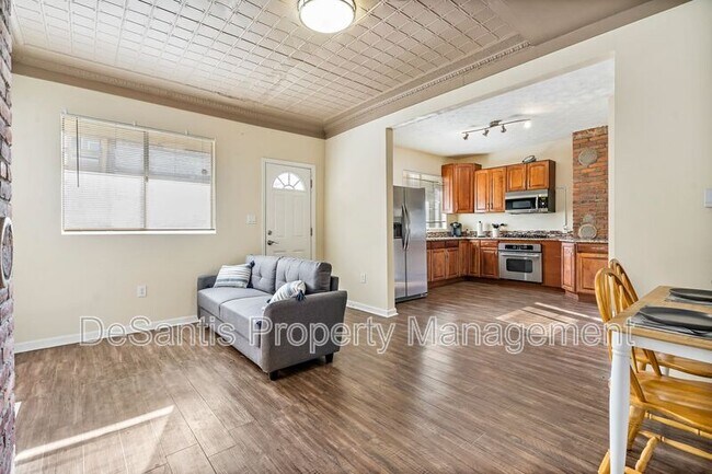 Building Photo - 1129 Brabec St