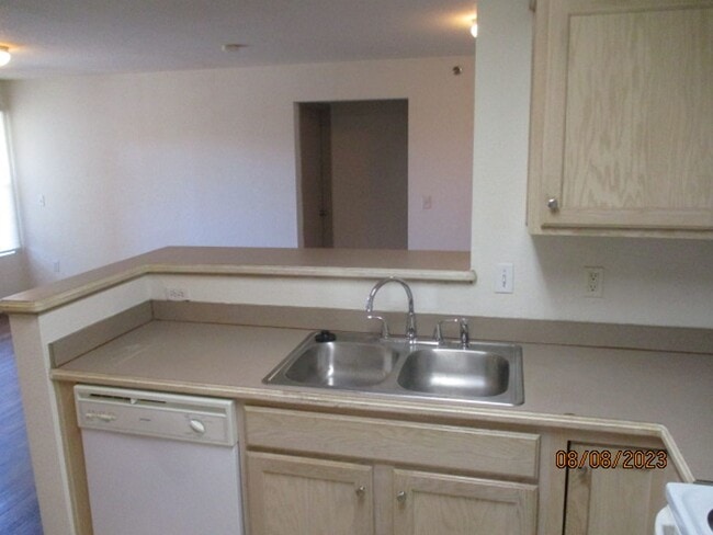 Building Photo - 913 Westridge Dr