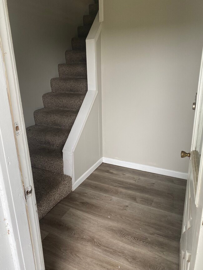 Primary Photo - 2449 S Old Highway 141