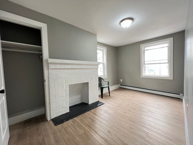 Building Photo - 52 Summer Ave