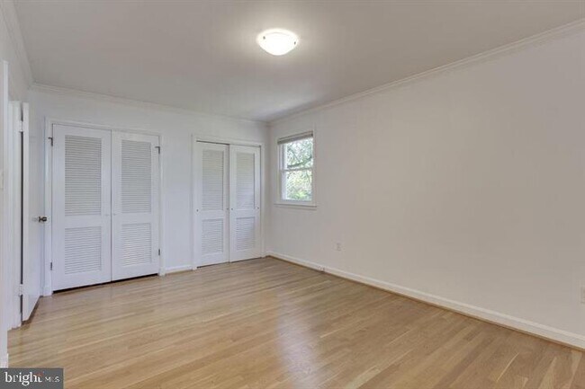 Building Photo - 5400 Greystone St
