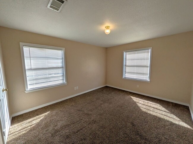 Building Photo - 3820 W Lynwood Dr