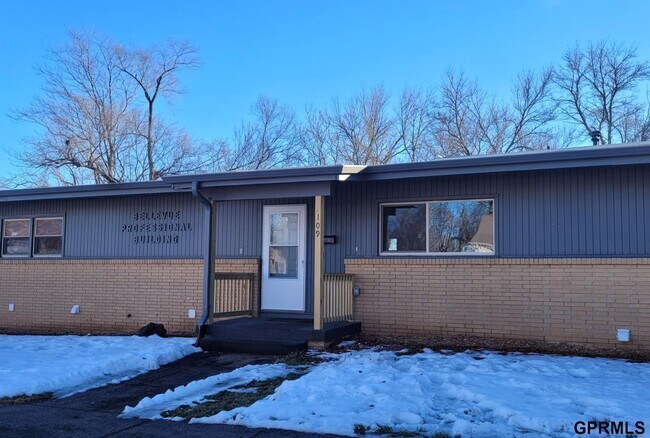 Building Photo - 109 W 20th Ave