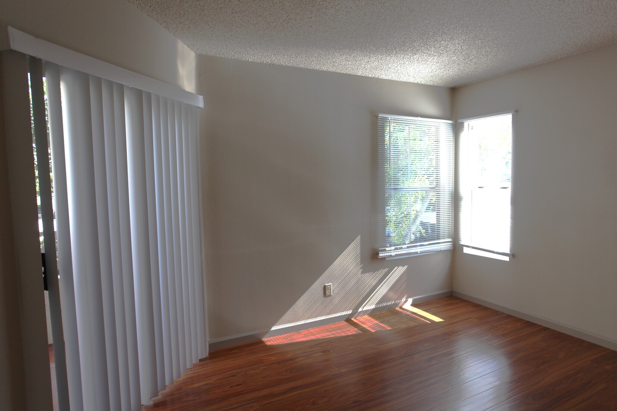 Second bedroom - 2001 Lakeridge Cir