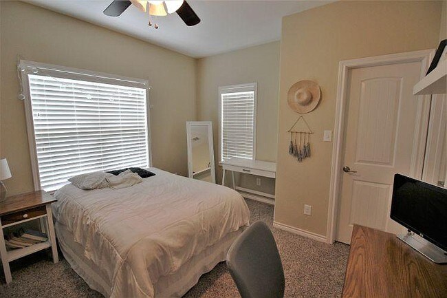 Building Photo - 314 Fairway Dr