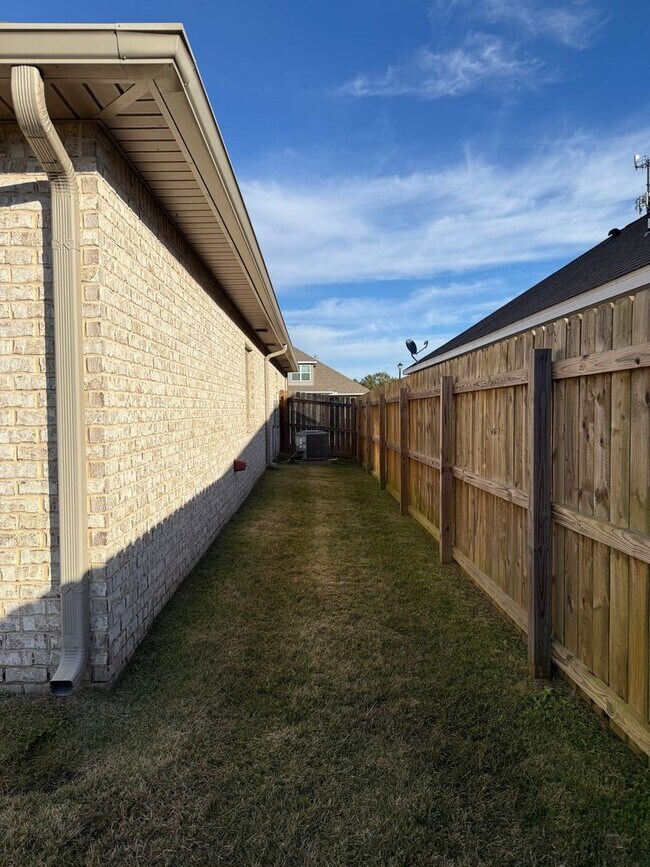 Building Photo - 6124 Cherry Hill Cir