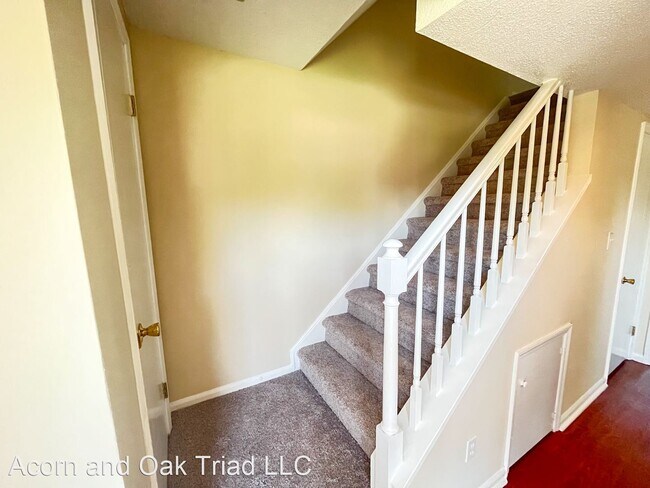 Building Photo - 2 br, 2.5 bath House - 4746 Champion Court