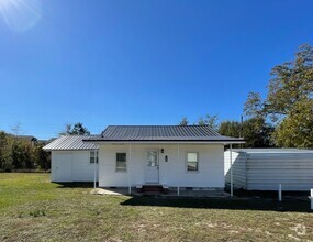 Building Photo - Spring Lake