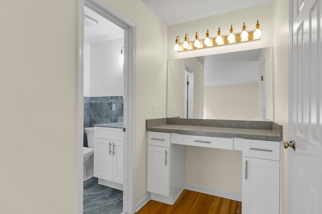 Building Photo - 10 Shelley Pl