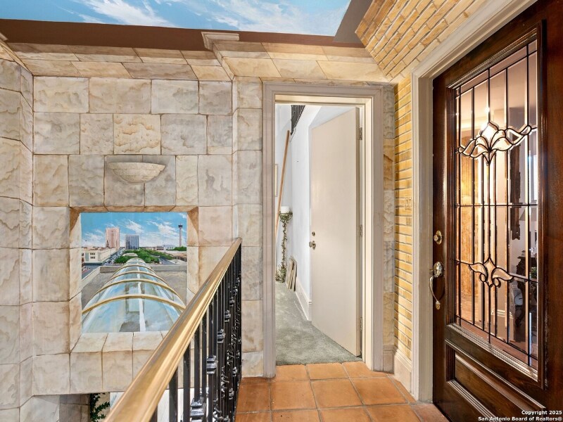 Building Photo - 211 N Presa St