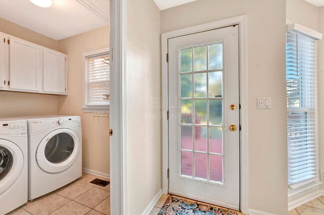 Building Photo - 8405 Hurstbourne Woods Pl