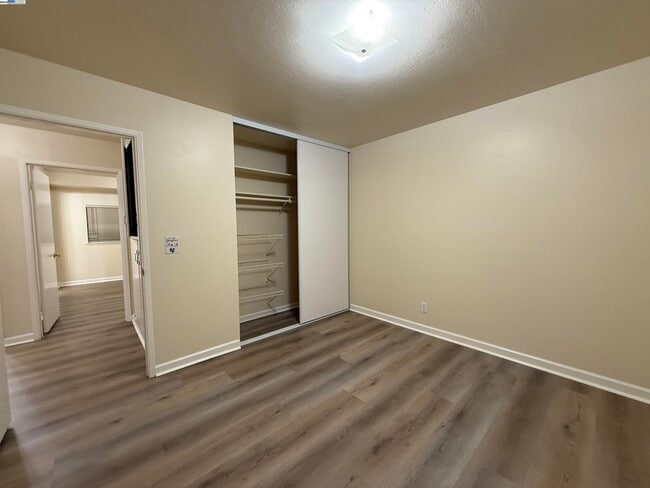 Building Photo - 1420 Primrose Way
