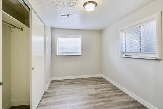 Building Photo - 8487 McKenzie Ln