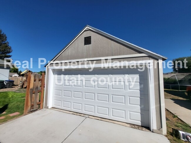 Building Photo - Pet Friendly Home in Provo