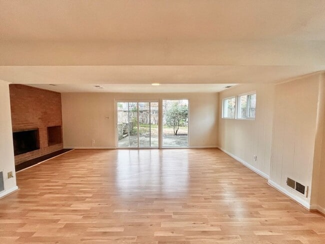 Building Photo - 8308 Whitman Dr