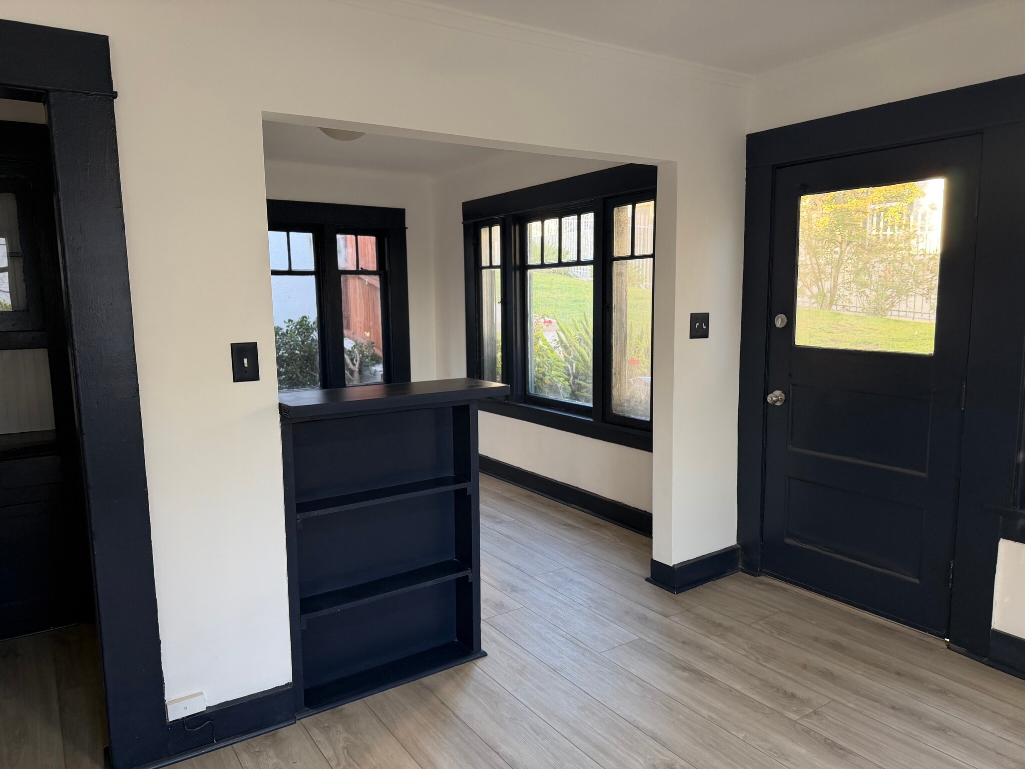 Building Photo - 2113 1/2 Aaron St