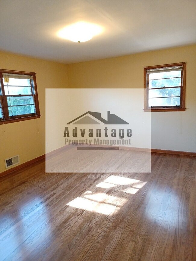 Building Photo - 180 Fayette Ave
