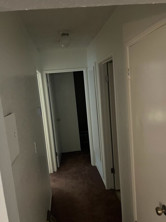 Building Photo - 9126 Unit 3