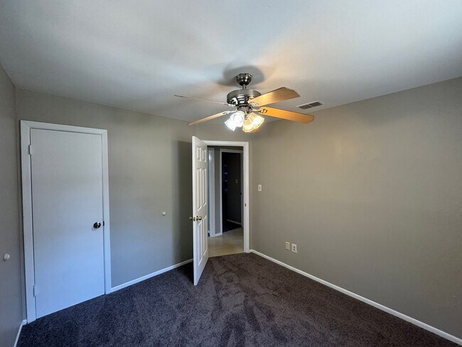 Building Photo - Charming 4 Bedroom, 1 Bathroom Home in Orange City!!