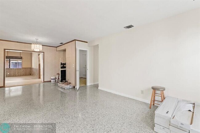 Building Photo - 939 Lytle St