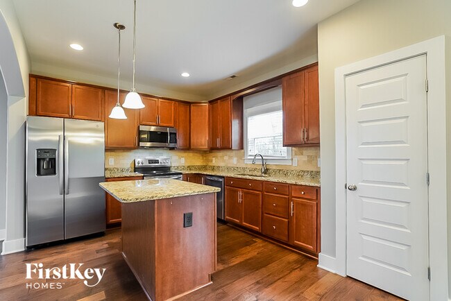 Building Photo - 357 Lola Ln