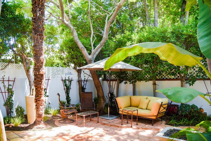 Verdant gardens - 344 S La Peer Dr