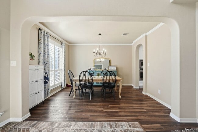 Building Photo - 711 Midway Crest