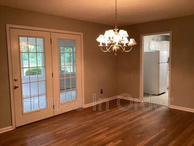 Building Photo - 24 Glen Cove Rd