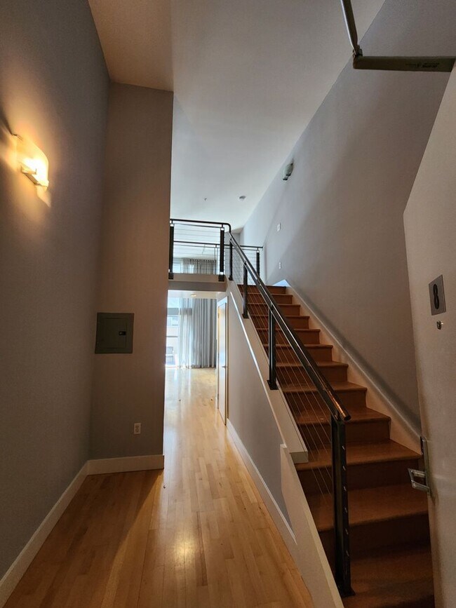 Building Photo - Epic REA/Azari PM: Private Oasis, 1 BR/ 1....