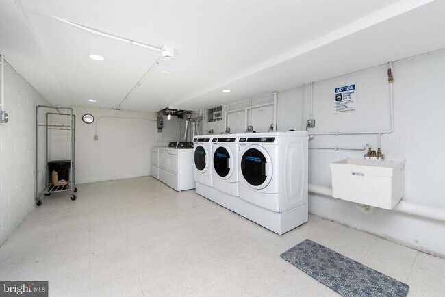 Building Photo - 13 S Black Horse Pike