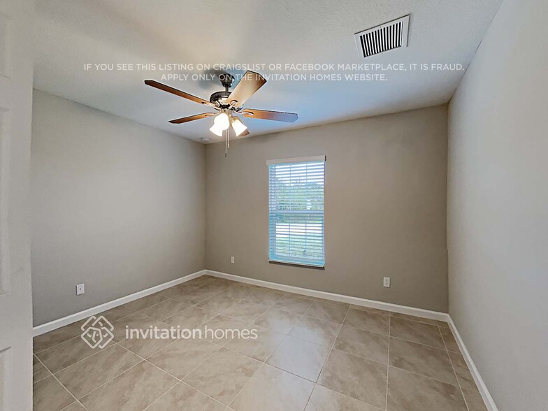 Building Photo - 150 SW Milburn Cir