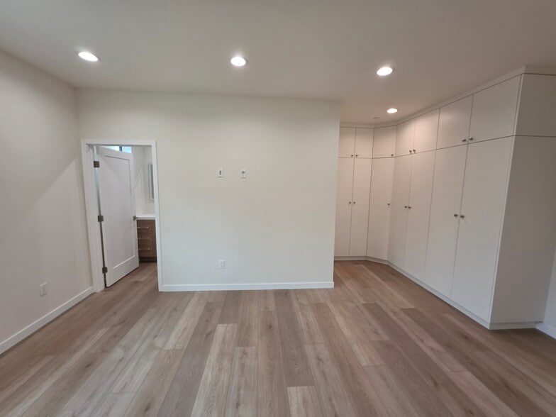Building Photo - 6746 Ben Ave