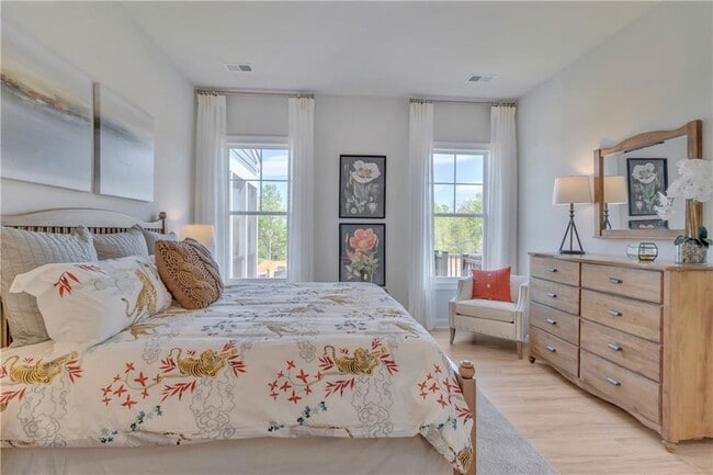 Building Photo - 670 Brookwood Glen Terrace