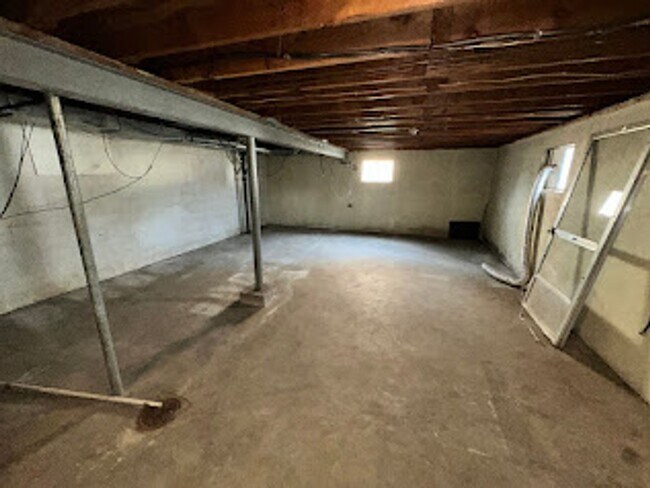 Building Photo - RED125/127