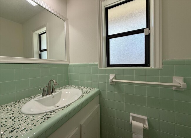 Building Photo - 5007 Shady Nook Ct