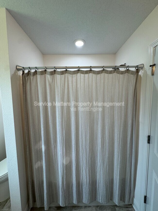 Building Photo - 5641 Micanopy Dr