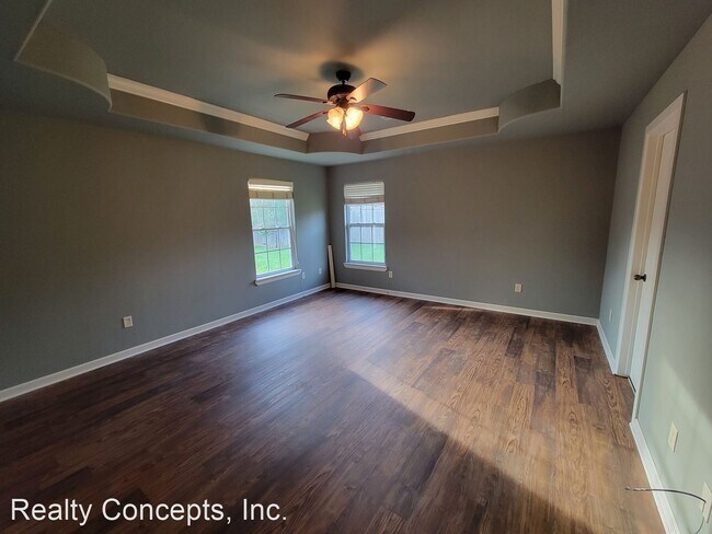 Building Photo - 4 br, 2 bath House - 4054 Olive Tree