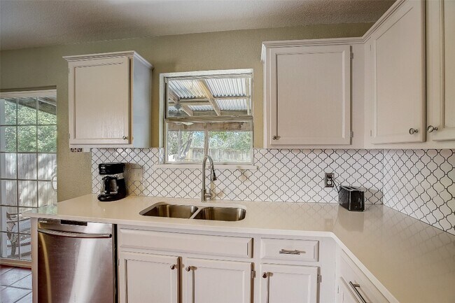 Building Photo - 7449 Peabody Dr