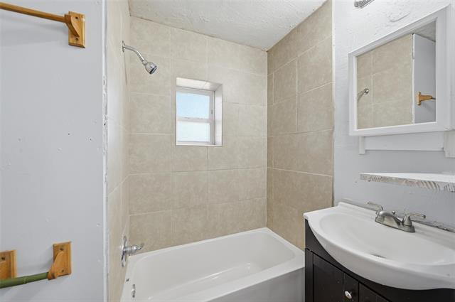 Building Photo - 305 W Morton St