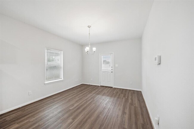 Building Photo - 9018 Everglade Dr