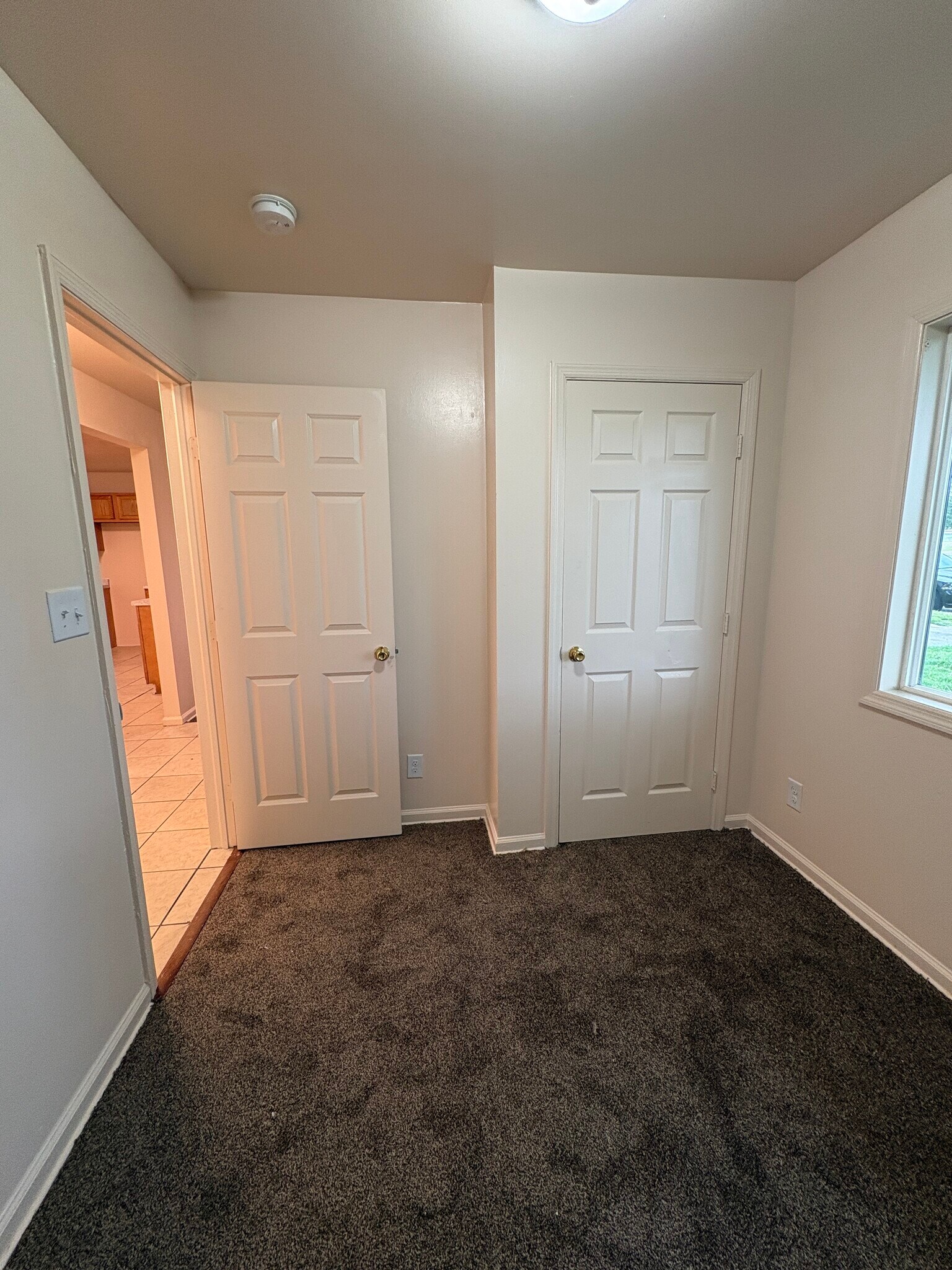 Building Photo - 4425 Thompson Dr